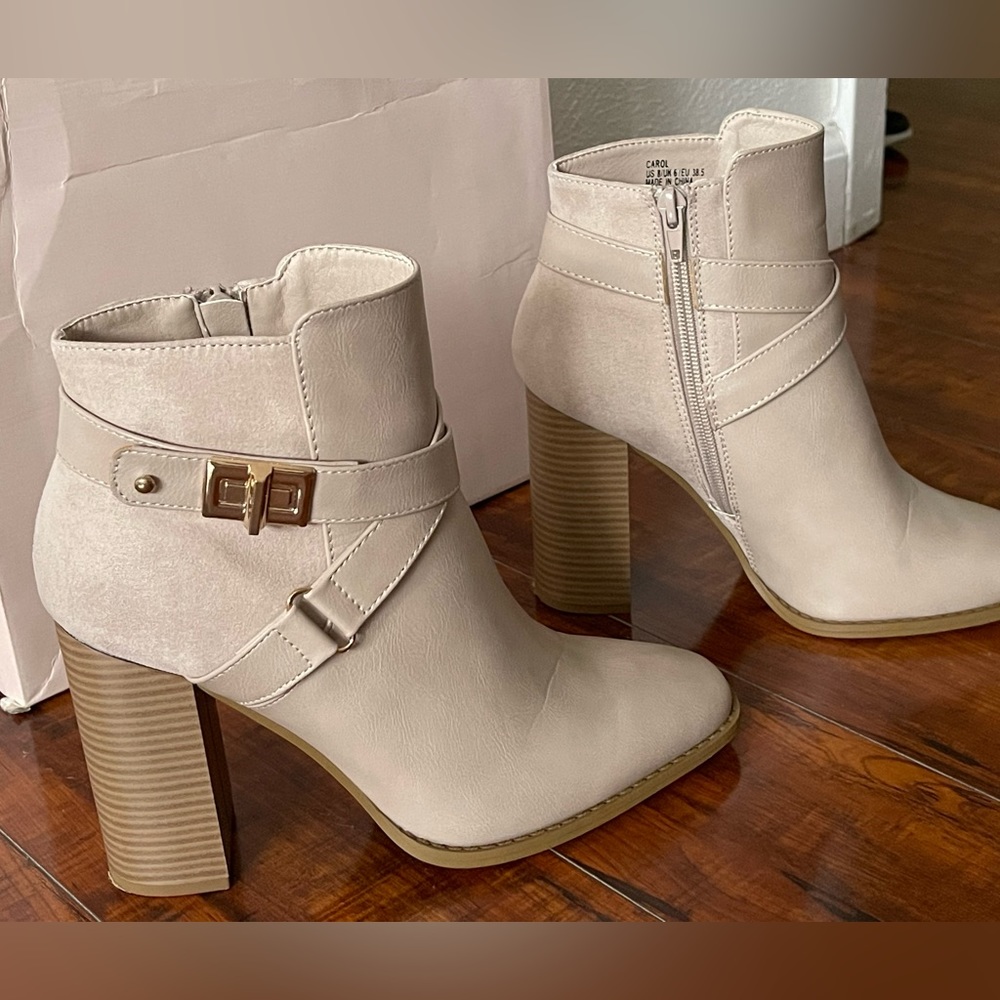 Carol Block Heeled Bootie, Eggshell Color, Size 8 - image 1
